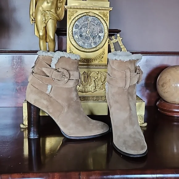 Authentic Burberry booties - Picture 5 of 11